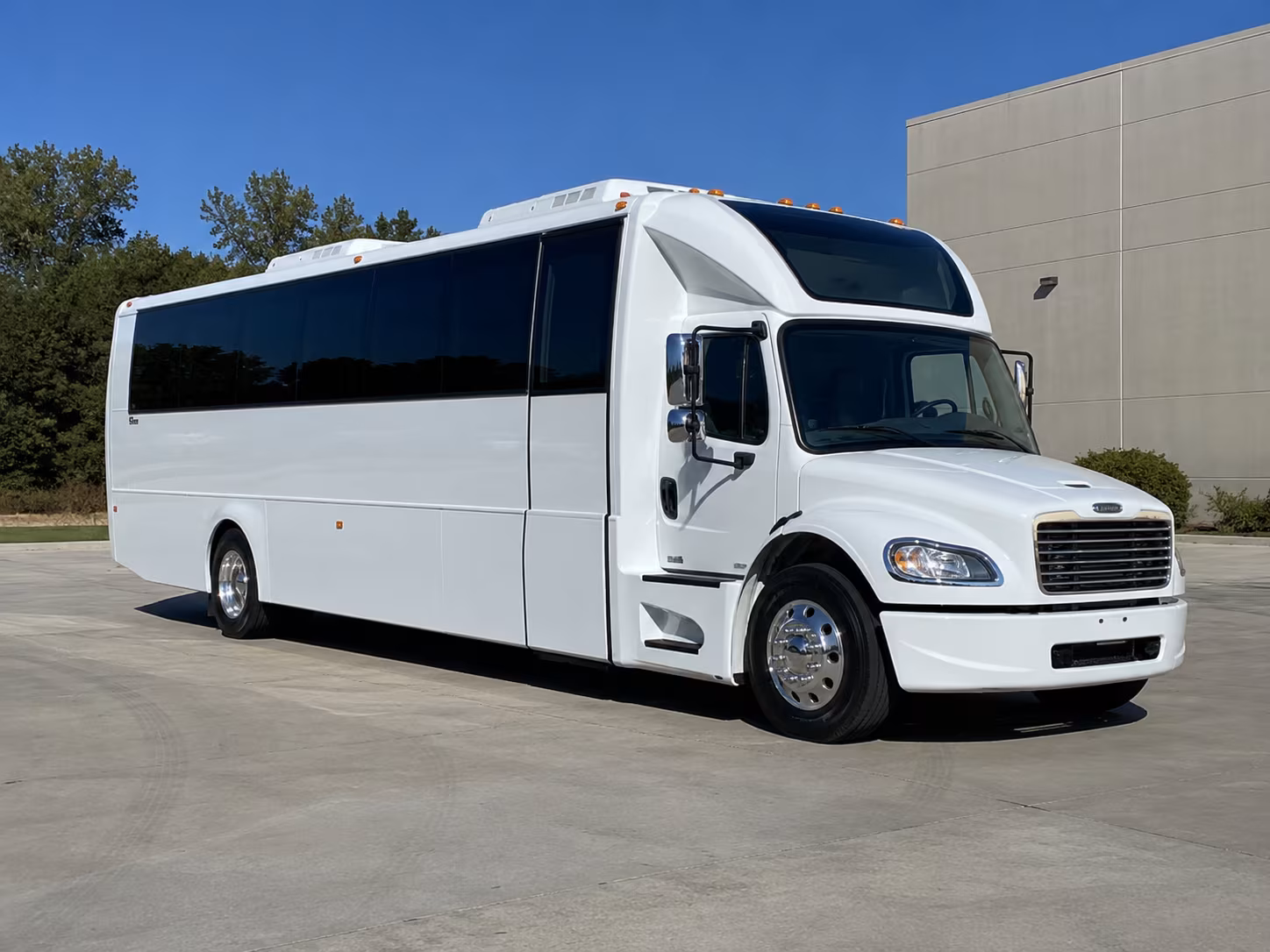 corporate airport transfer buses serving houston hobby and iah